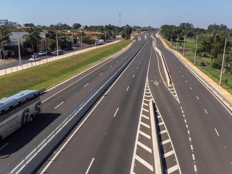 Pista duplicada da Rodovia Rachid Rayes (SP-333), entre Marília e Assis, já entregue ao tráfego