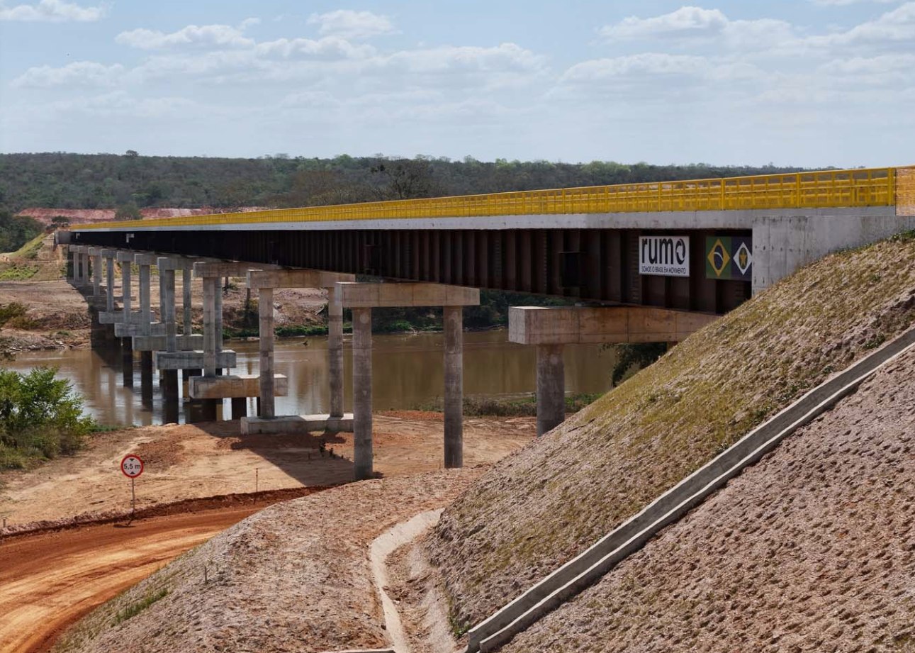 Ponte ferroviária concluída sobre o Rio Vermelho, em Rondonópolis, no trecho investigado pela Suporte (OAE3)