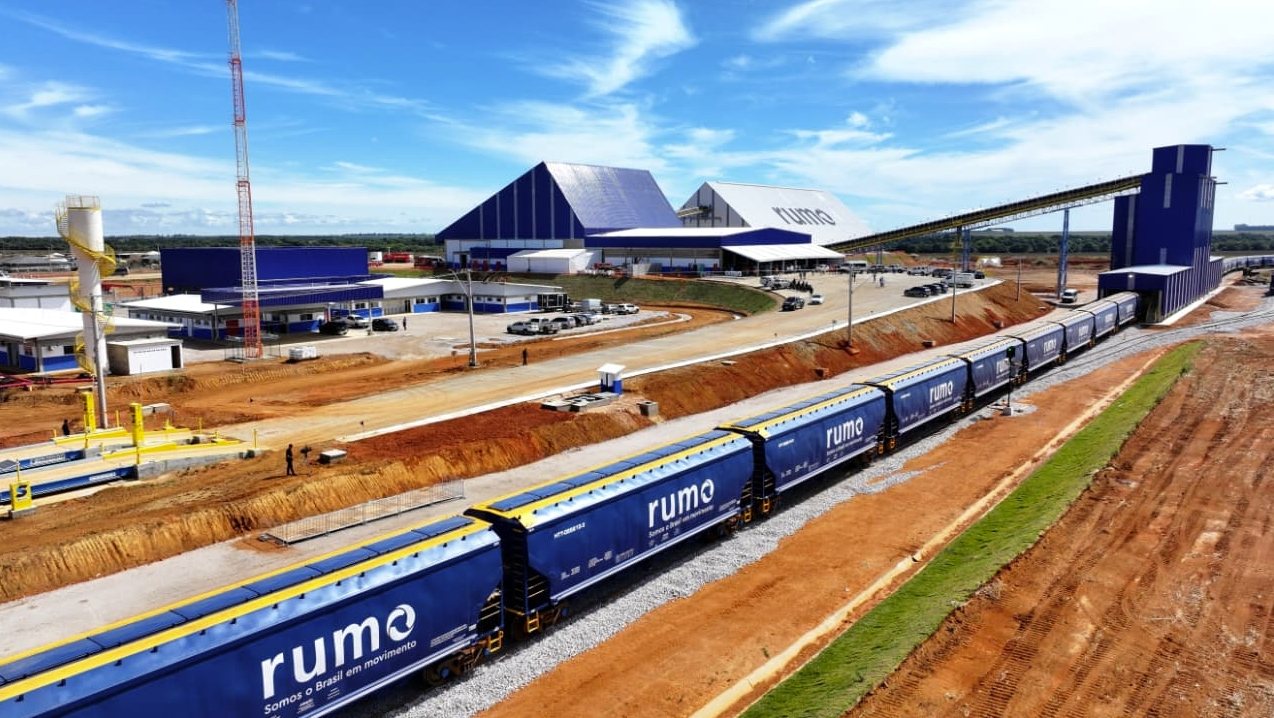 Vagões da Rumo carregados junto ao terminal ferroviário, ao final do trecho investigado pela Suporte