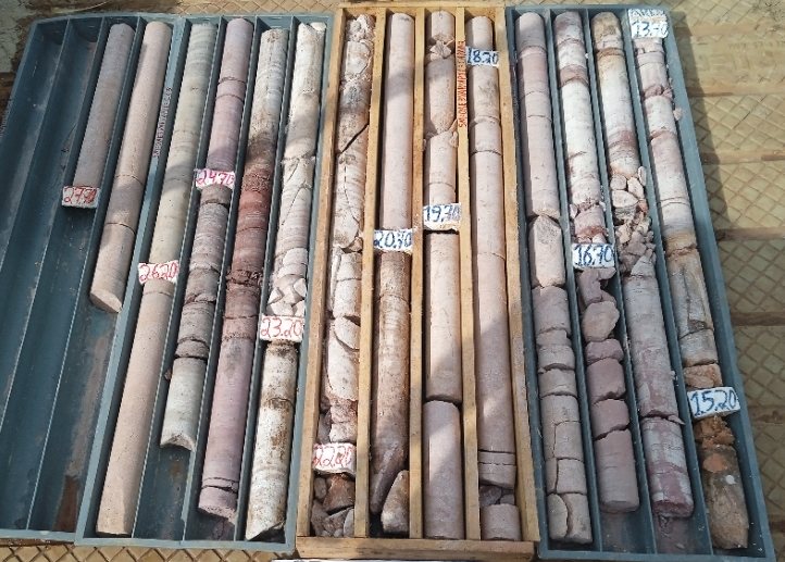 Caixas de testemunho de sondagem mista, com profundidades identificadas, da campanha da Suporte para a Rumo