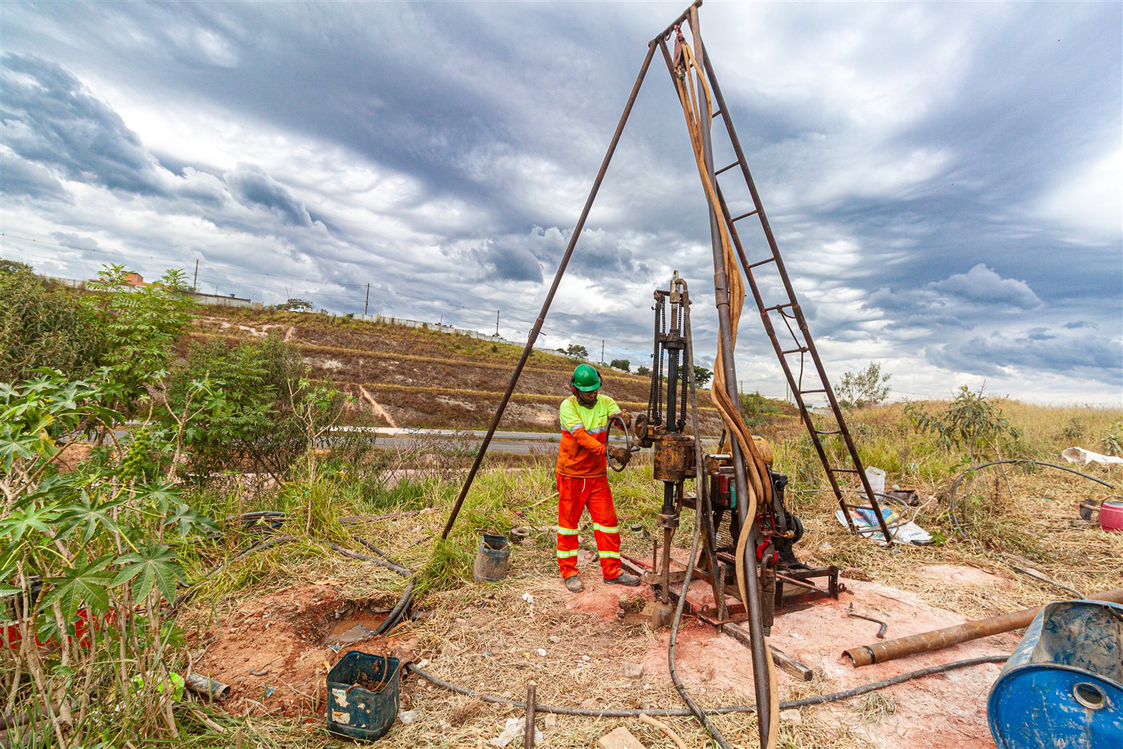 Equipamento de sondagem rotativa da Suporte em operação em ponto de investigação do Rodoanel Norte