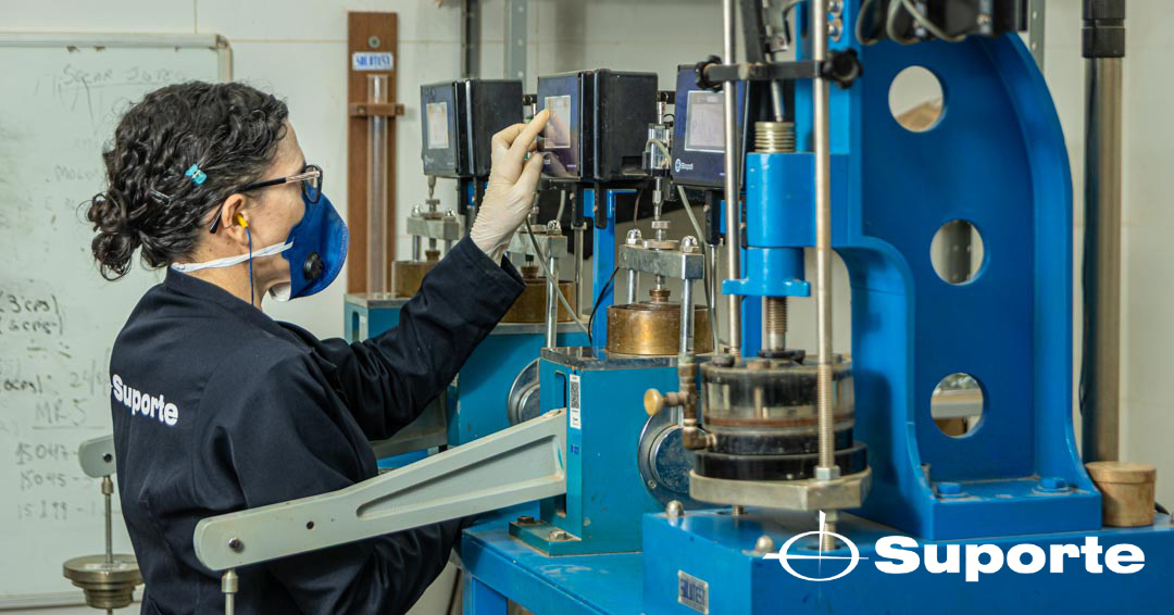 foto - Ensaio de Adensamento: compressibilidade, coeficiente de adensamento e previsão de recalques